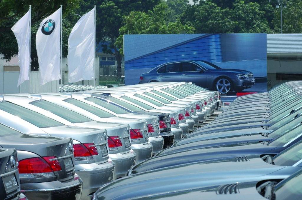 Китайский автодилеры снижают цены на люксовые бренды - 1