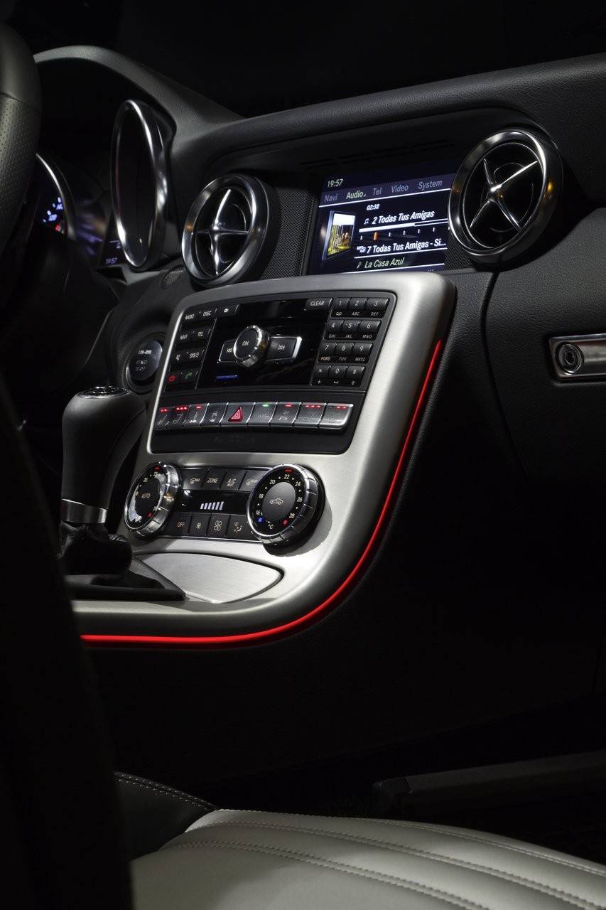 2012 Mercedes SLK: новые официальные фотографии - 11