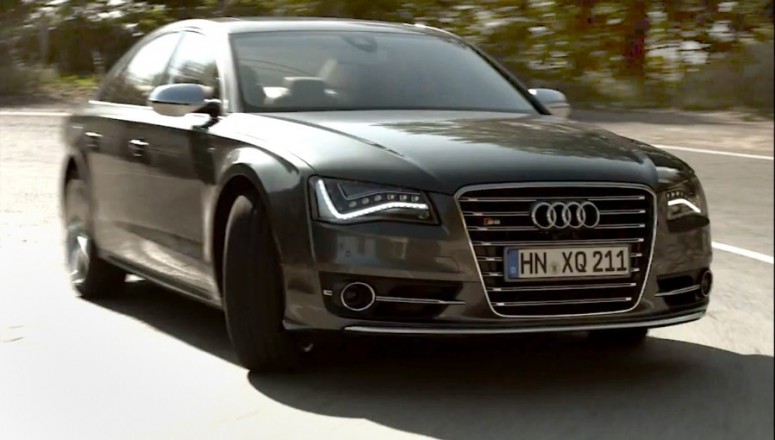 Audi S8 напомнила о себе новыми видеоклипами [4 видео]