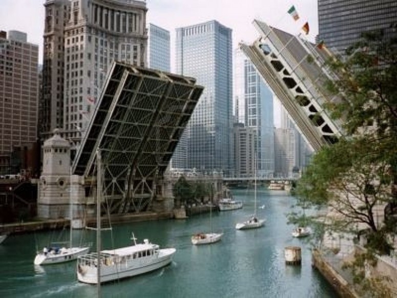71 водитель Чикаго ежесекундно пересекает аварийные мосты