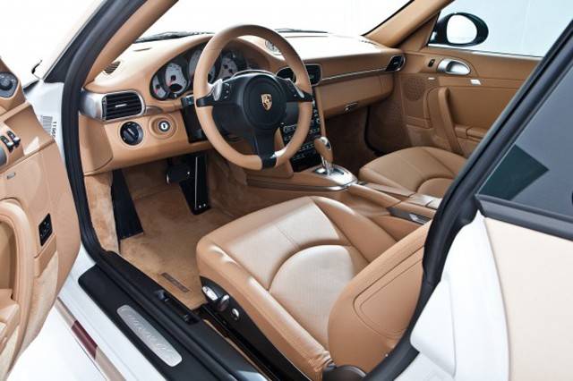 Porsche 911 \"закамуфлировали\" для благотворительного аукциона - 9