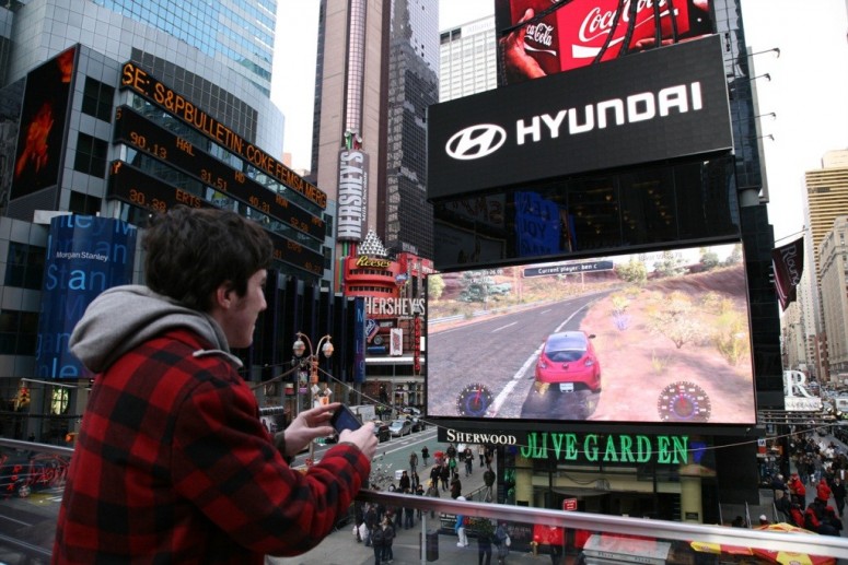 Hyundai поместило интерактивную игру на билборде [видео]