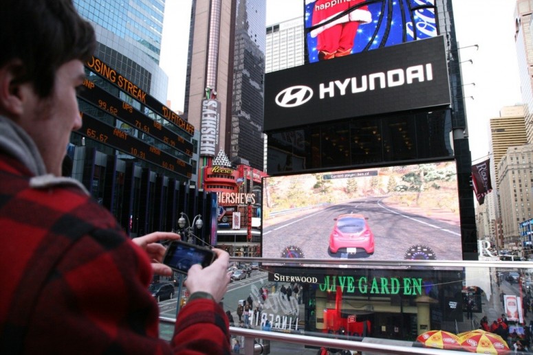 Hyundai поместило интерактивную игру на билборде [видео]