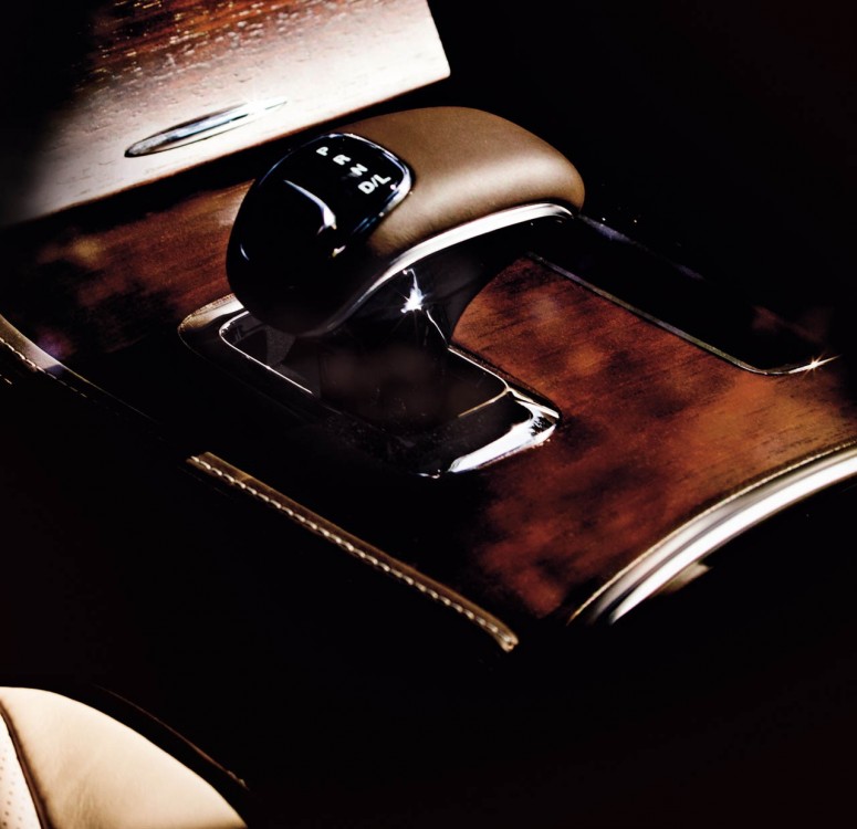 Бюджетная люкс-версия седана Chrysler 300C: больше кожи и дерева [фото]