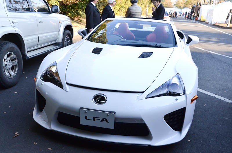 Неожиданное появление Lexus LFA Roadster на Токийском автосалоне [видео]