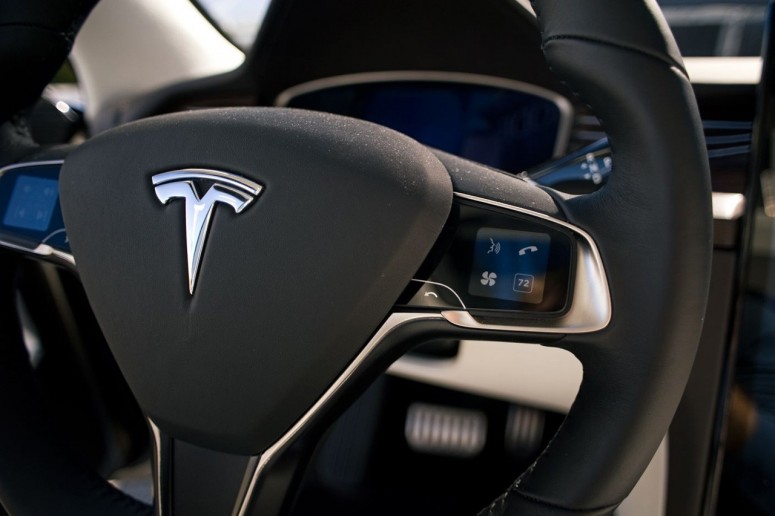 Tesla Model X: первый в мире электрический кроссовер [фото]