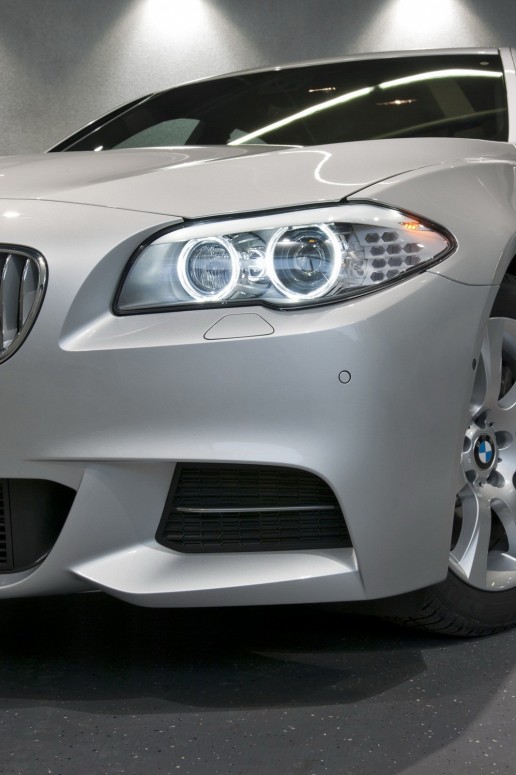 BMW M550d xDrive: первая официальная фотогалерея и видео
