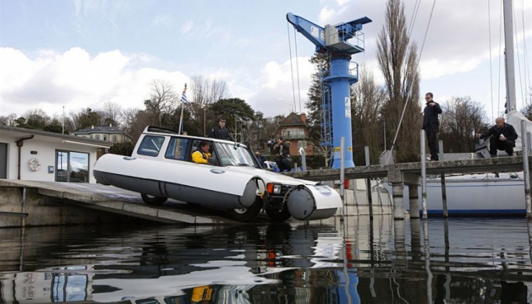 Амфибия Land Rover Disco I: водная экспедиция в Женеве [фото]