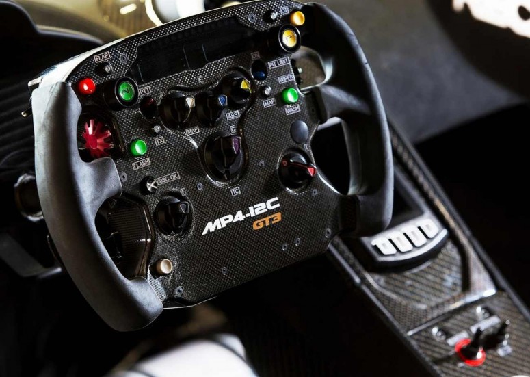 Промо: McLaren MP4-12C GT3 готов к бою