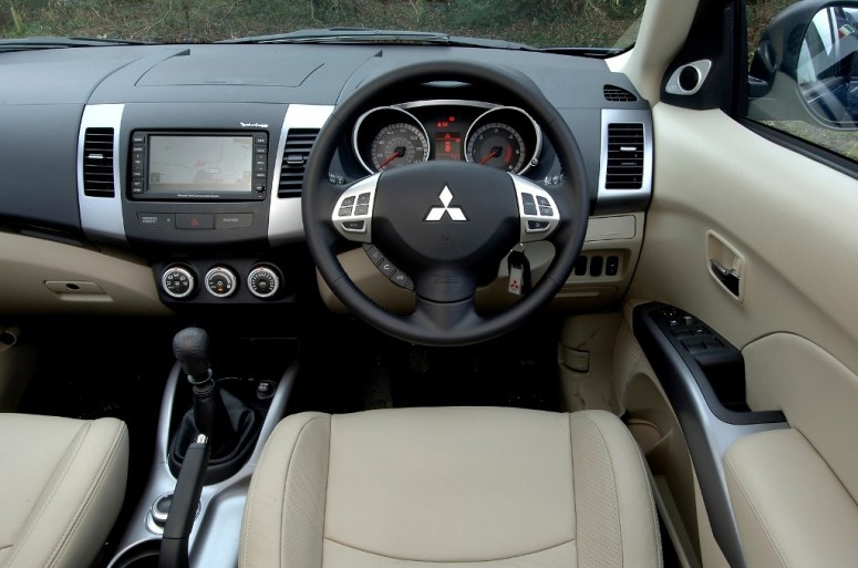 Новый гибридный Mitsubishi Outlander обещает расходовать 1,6 литра бензина
