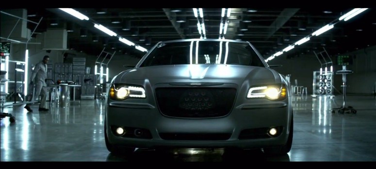Бэтмобиль Chrysler 300: «Импортированный из Готэм-сити» [видео]