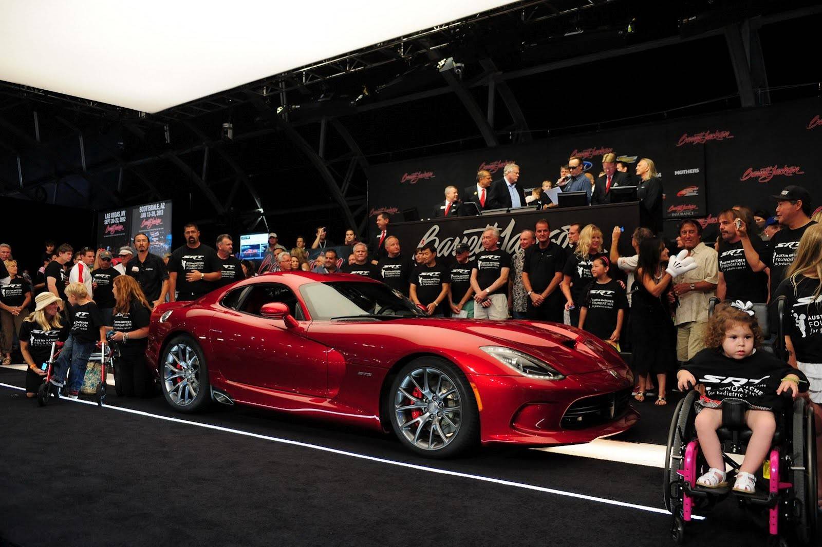 Первый 2013 SRT Viper GTS продали за 300 тысяч долларов [видео] - 2