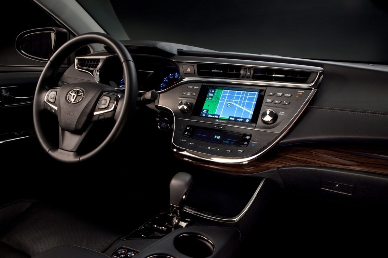 Toyota рассекретила линейку двигателей седана 2013 Avalon