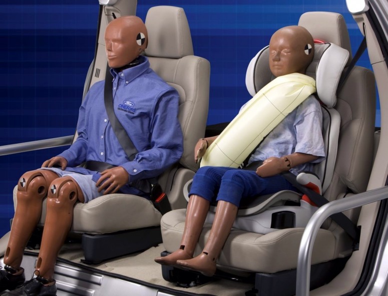 Надувные ремни безопасности появятся в Mercedes S-Class в 2013 году