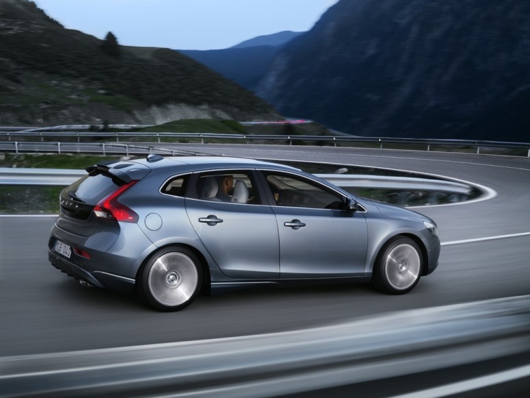 Volvo V40 признано самым безопасным автомобилем