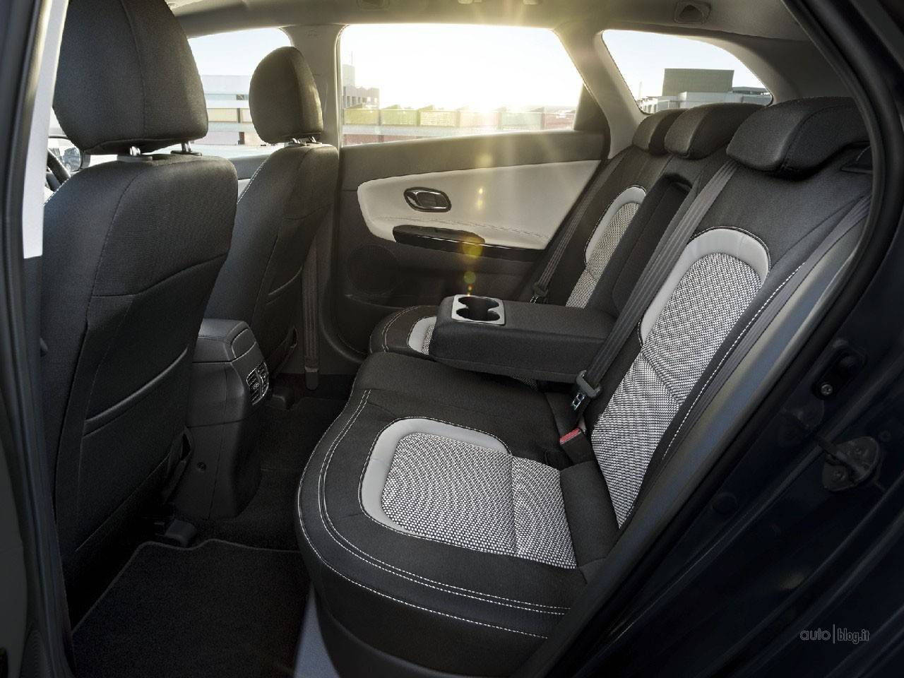 Новый Kia Cee'd Sportswagon: цены и спецификация - 6