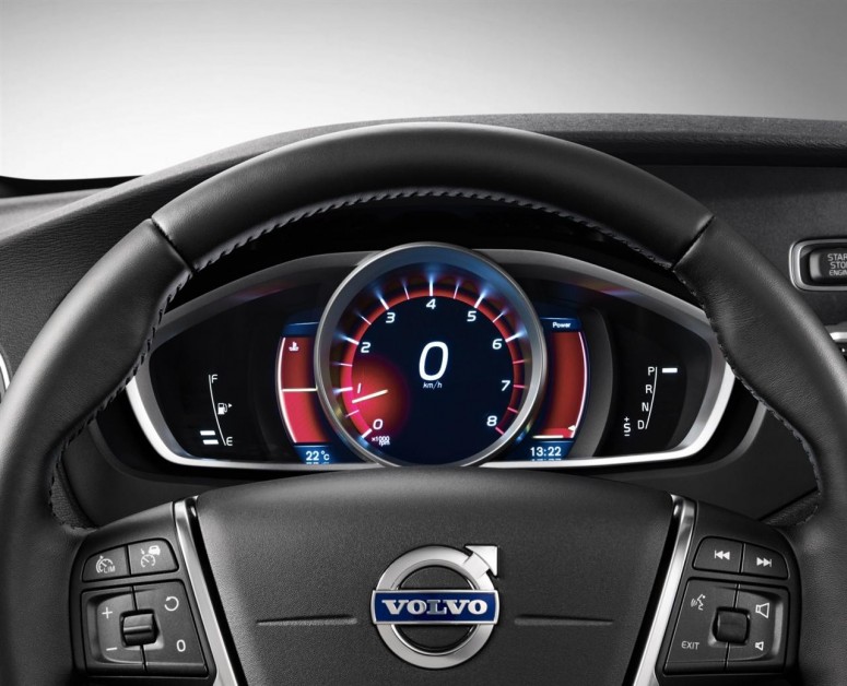 2013 Volvo V40 Cross Country: внедорожный вариант хэтчбека