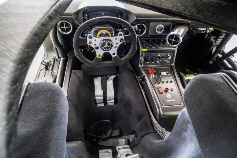 Специальный SLS AMG GT3 “45th Anniversary” выпустят только в пяти экземплярах