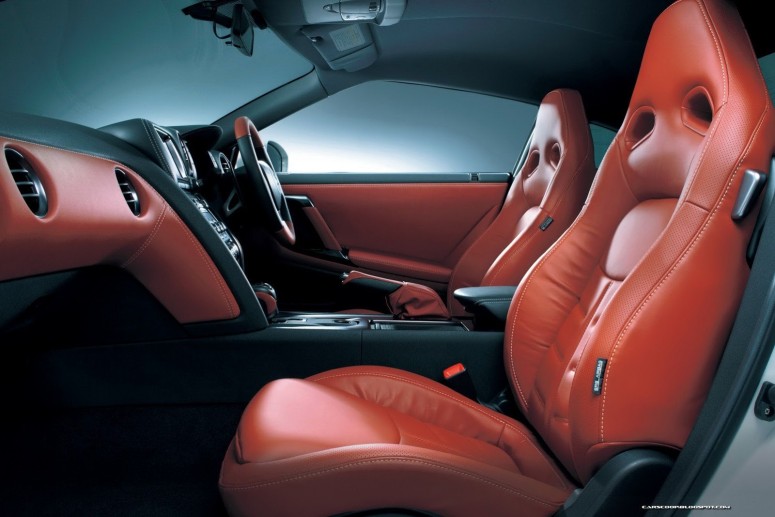Обновленный 2013 Nissan GT-R бьет свои рекорды на Северной Петле [2 видео]