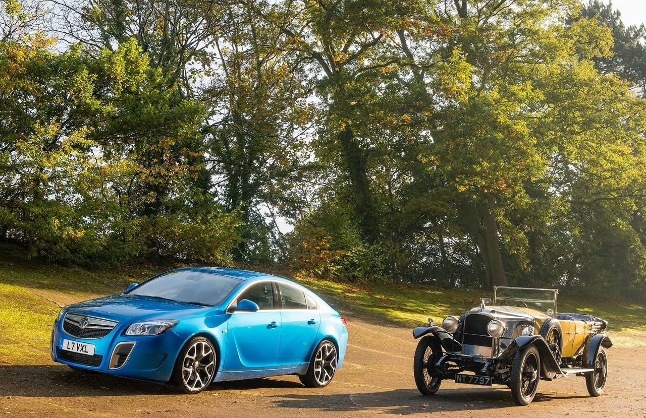 325-сильный Insignia VXR 2013 сравнивают с Jaguar XFR [фото] - 1