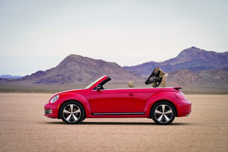 Volkswagen предложил к Новому году кабриолет Beetle