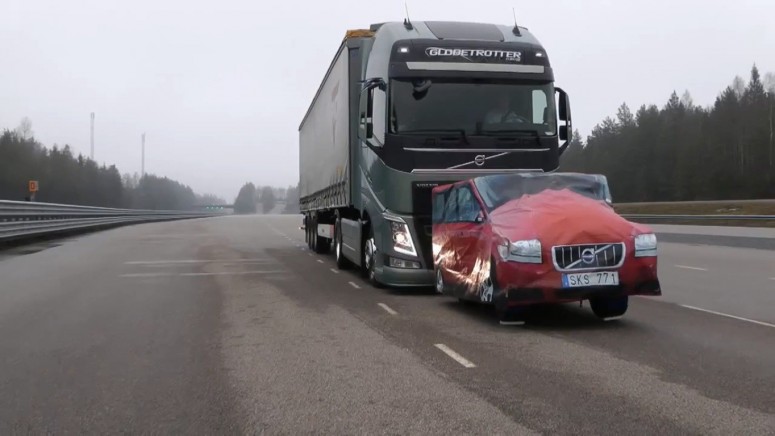 Система экстренного торможения от Volvo [видео]