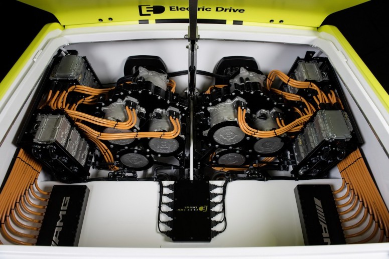 Mercedes AMG выпустило 2200-сильный катер с электроприводом SLS