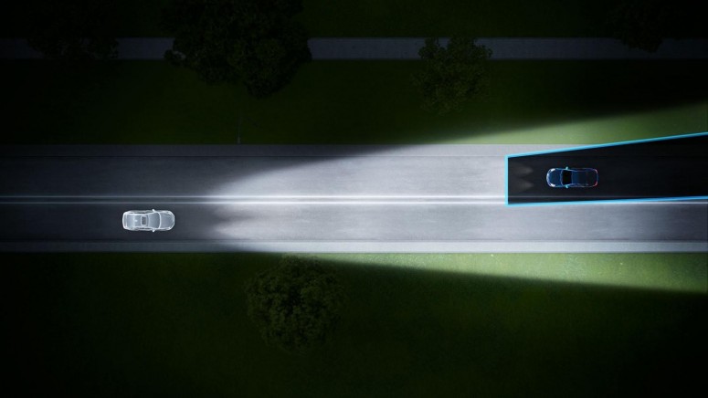 Volvo показала адаптивный дальний свет, который не нужно выключать [видео]
