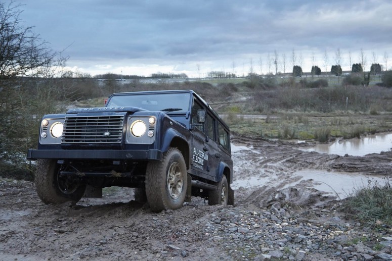 Land Rover Defender превратили в электрический внедорожник