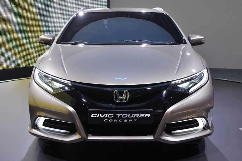 Универсал Honda Civic: топливный бак под передними сиденьями [фото]