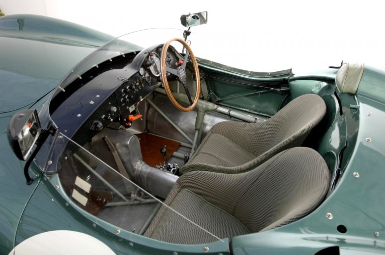 Aston Martin: уникальный родстер и водородный Rapide дебютируют в мае