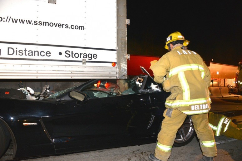 Ремень безопасности спас жизнь водителю Corvette при ДТП с грузовиком