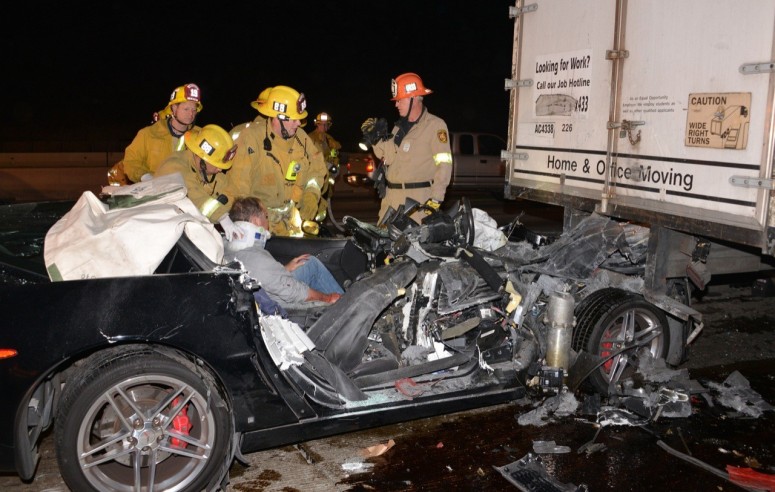 Ремень безопасности спас жизнь водителю Corvette при ДТП с грузовиком