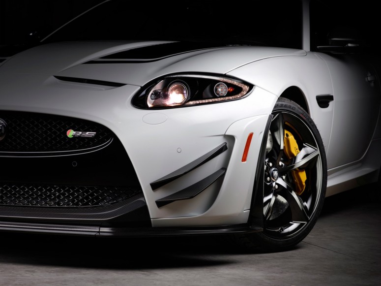 Бойся - это трековый Jaguar XKR-S GT 2014 [фото, видео]
