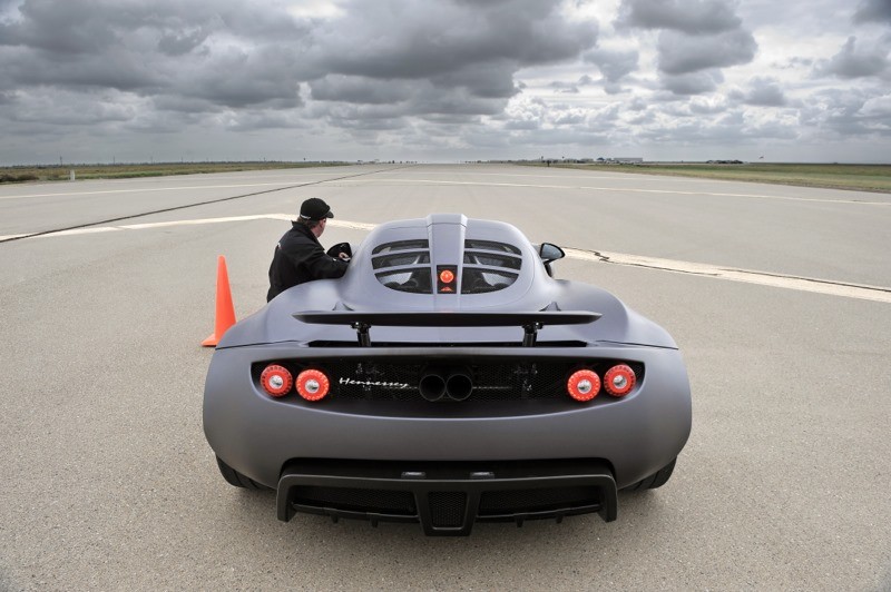 Hennessey Venom GT вновь быстрее Bugatti: 427,6 км/ч [рекорд, видео]