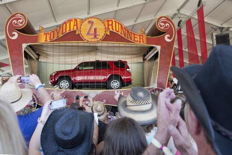 Toyota показала обновленный внедорожник 2014 4Runner [видео]