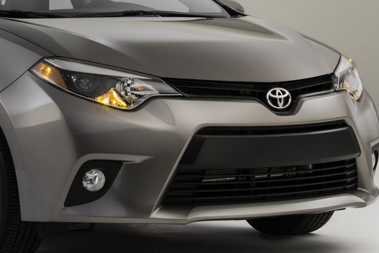 2014 Toyota Corolla представили под покровом ночи [3 видео]