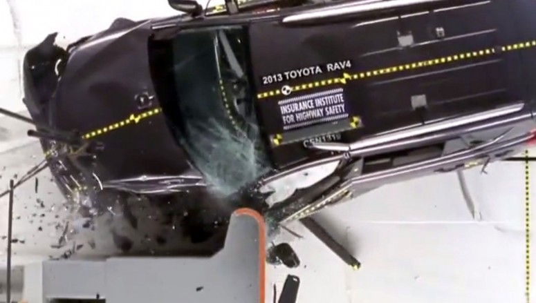 Toyota RAV4 завалила краш-тест на небольшое перекрытие [видео]