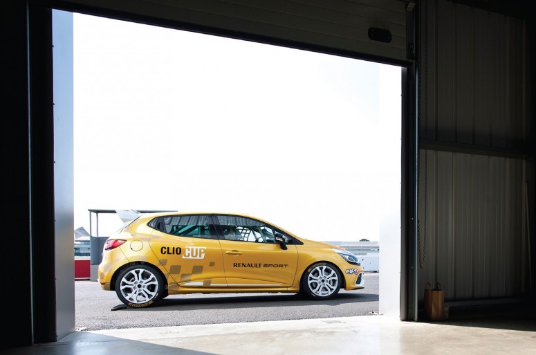 Renault показало новые спортивные версии Clio и Megane [видео]