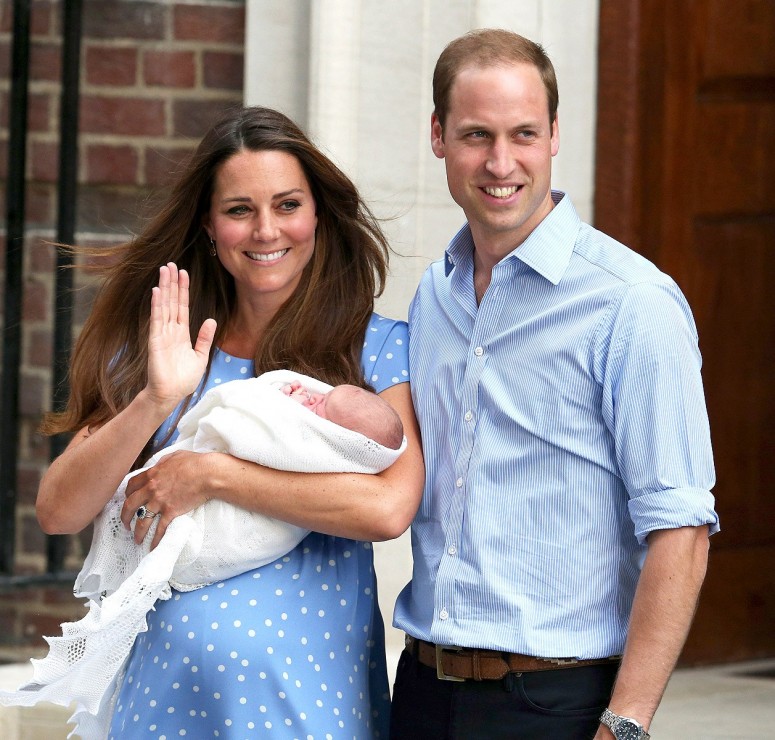 Принц Уильям увез новорожденного малыша на Range Rover [видео]