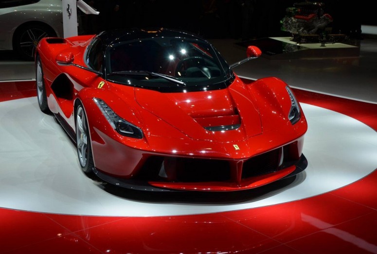 Ferrari LaFerrari достанется лишь \"самым любимым клиентам компании\"