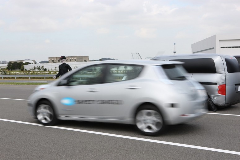 Nissan обещает автономный автомобиль к 2020 году