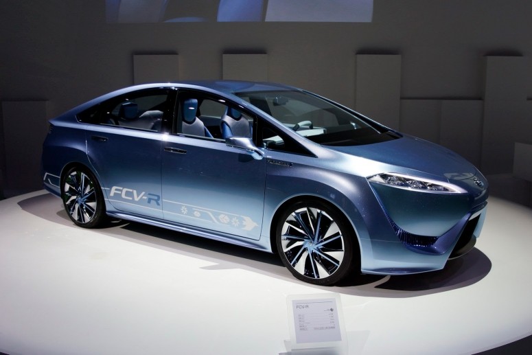 Toyota обещает запустить водородные автомобили в 2015 году