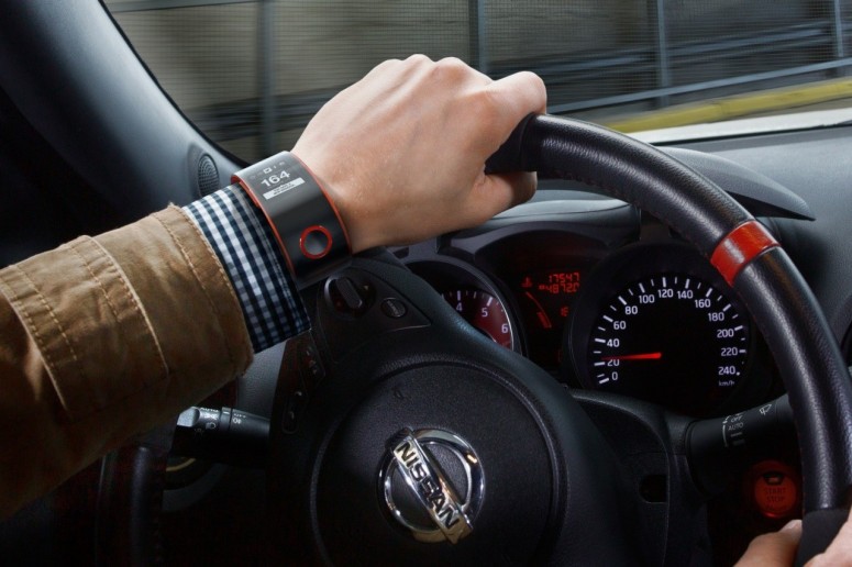 «Умные» часы от Nissan меряют пульс и скорость [видео]