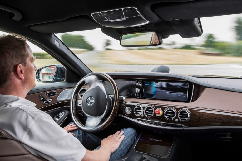 Mercedes хвастается автопилотом S500 Intelligent Drive [2 видео]