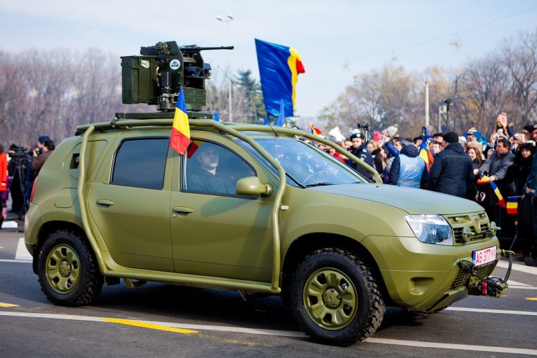 Военный Renault Duster с пулеметом станет на службу в НАТО [фото]
