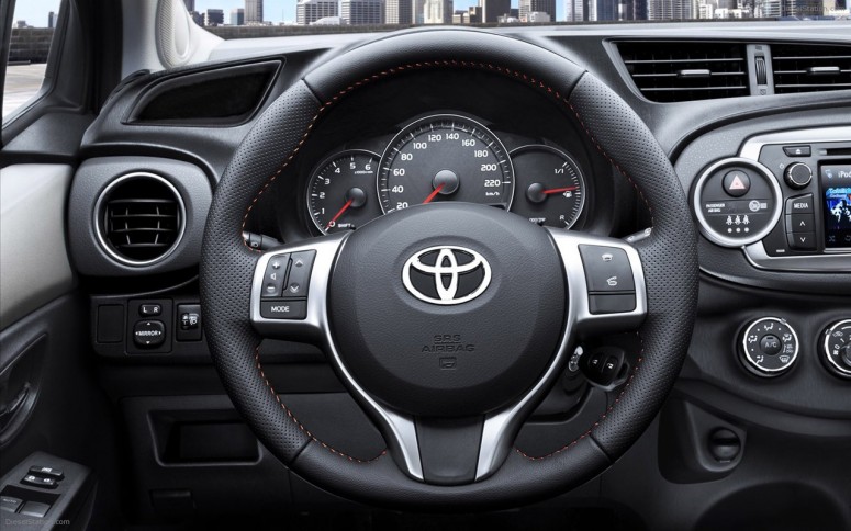 Toyota Yaris обновилась для 2014 модельного года