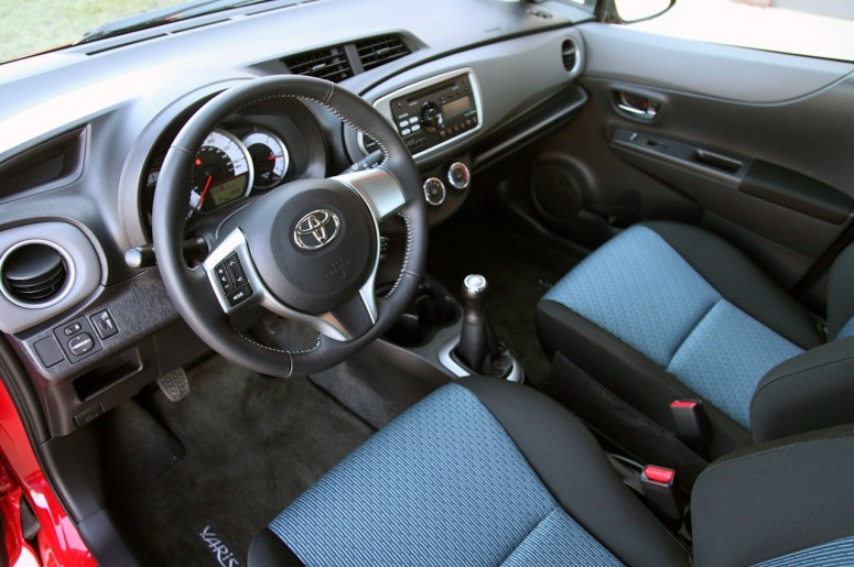 Toyota Yaris обновилась для 2014 модельного года