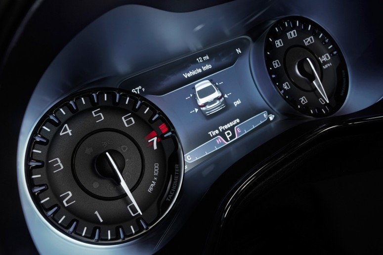2015 Chrysler 200 получил опциональный полный привод и новые двигатели