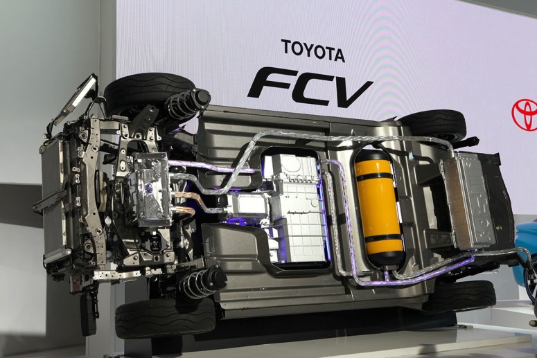 Toyota испытывает водородные баллоны, расстреливая их из пушки